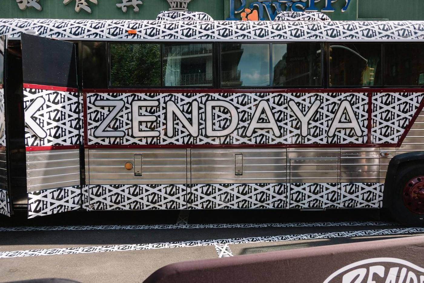 Zendaya Mobile Pop-Up — image